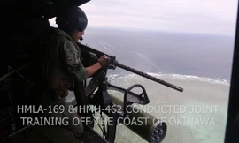 Thủy quân lục chiến Mỹ tập trận bắn đạn thật ở Okinawa