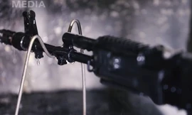 Súng AK Nga vượt qua thử thách ẩm ướt nặng mà vẫn bắn tốt như thế nào?