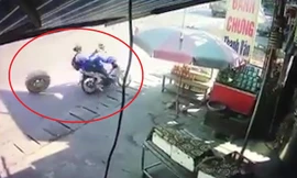 Kinh hoàng lốp dự phòng xe tải văng vào 2 học sinh đi xe máy