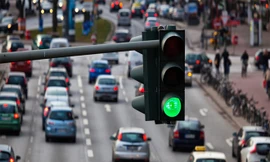 Lý do màu xanh ở đèn giao thông báo hiệu đi, màu đỏ là dừng lại