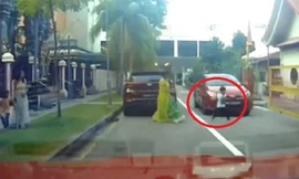 Thót tim cảnh bé trai bị ô tô chèn qua người vẫn đứng bật dậy