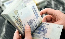 Có thể chuyển lương chồng vào tài khoản của vợ