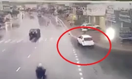 Ô tô lao lên vỉa hè tông cô gái đang đi bộ tử vong