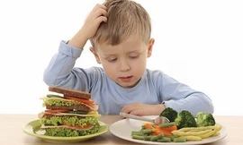 Bố mẹ bắt ăn chay trường, bé 18 tháng tuổi thiệt mạng