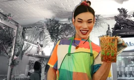 Chàng trai chuyển giới bán gỏi nói 4 thứ tiếng