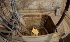 Đường hầm bí mật dưới Bức tường Berlin