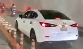 Ô tô biển Hà Nội lao vun vút trên làn xe máy hầm Thủ Thiêm