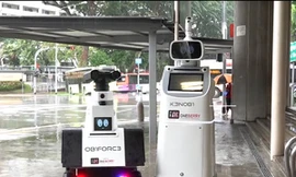  Cận cảnh robot tuần tra nhận diện khuôn mặt tại ga tàu điện ngầm