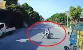 Sang đường bất cẩn, cụ ông đi xe máy bị container tông trúng