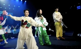 Làn Sóng Xanh 2024: Khán giả vừa "quẩy" vừa "ôn bài" qua Wrapped Miền Tây