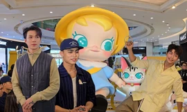 Anh Tú Atus, MONO, Quốc Anh rủ nhau xem triển lãm Art toy đầu tiên tại Việt Nam