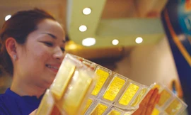 Câu chuyện bình ổn giá vàng vẫn khiến nhiều người lo lắng Ảnh: Hồng Vĩnh