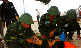 Diễn tập cứu nạn trên biển Cửa Đại Ảnh: Nguyễn Thành