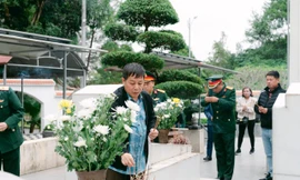 Tưởng nhớ các anh hùng liệt sỹ ở Trường Sơn