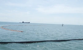 Bảy ngày hút dầu và trục vớt