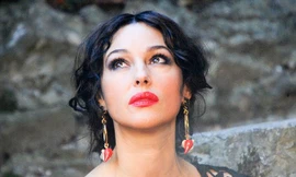 Monica Bellucci làm vơ-đét trong quảng cáo của D&G