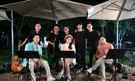 Hòa Minzy rủ hội “sao” Việt cùng... hát rong?