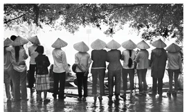 “Sang sông” ở bến Ơ Kìa!