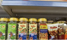 Ngừng sản xuất từ 2013, kỳ lạ đậu phộng Tân Tân nổi tiếng bán suốt 11 năm qua từ đâu ra?