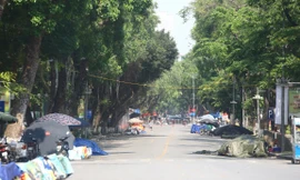 Nóng như đổ lửa, các điểm vui chơi ở Hà Nội vắng hoe ngày đầu nghỉ lễ