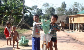 Những đứa trẻ bản Tăk Ngo này có lớn lên cùng với nỗi ám ảnh về “ma rừng - rừng ma”?