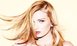 Siêu mẫu gợi cảm, mặt đẹp như hoa