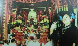 Bà Lộc hầu bóng mừng xuân