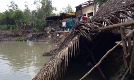 4 căn nhà bị nước cuốn giữa đêm, hàng chục người hoảng loạn