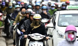 Theo dự báo của Trung tâm Khí tượng Thủy văn Trung ương, đợ không khí lạnh khiến nhiệt độ tại thủ đô Hà Nội giảm mạnh.