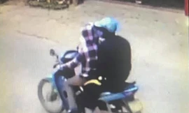 Camera ghi lại hình ảnh người phụ nữ giống nạn nhân.