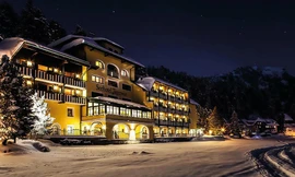 Khách sạn Seehotel Jaegerwirt hơn 100 tuổi tại Áo. Ảnh: CEN.