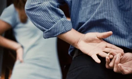 Các cô gái trẻ: Làm thế nào để tránh bẫy tình tinh vi?