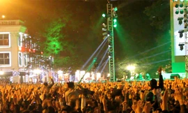 Đón Tết 2013, trầm thế giới thực, rộn ràng không gian ảo