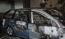 Xe sang bỗng cháy trơ khung