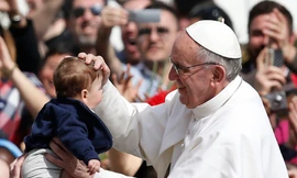 Giáo hoàng ngẫu hứng, phóng viên mệt nhoài