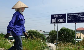 Xây biệt thự, đi xe hơi trên núi rác