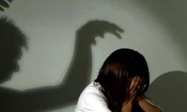 15 tuổi cầm đầu băng cướp, hãm hại thiếu nữ