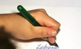 Dùng tay trái giúp kiềm chế tốt hơn