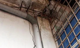 Hơn 30 hộ dân 'sống trong sợ hãi'