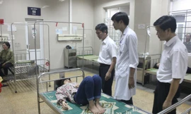 Ninh Bình: Gần 100 công nhân nhập viện sau bữa trưa 