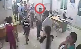 Công an truy tìm đối tượng đánh bác sĩ vỡ xương mặt