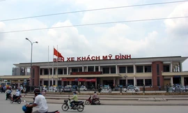 Tranh giành khách, "cò" xe đâm nhau nhập viện
