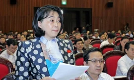 Đọc tờ trình đề nghị bãi nhiệm đại biểu Hoàng Yến