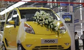 Xe giá rẻ nhất thế giới Tata Nano ế hàng