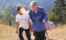 Kỳ nhân Tây dịch Văn bia trên am Ngọa Vân