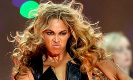 Beyonce đột ngột gày giơ xương
