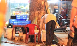 Tận thấy 'công nghệ' chế biến trà đá, trà chanh vỉa hè