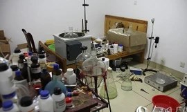 Xưởng sản xuất ma túy trong căn hộ của Lumou.