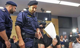 Craig Stormey che mặt trong phiên toà