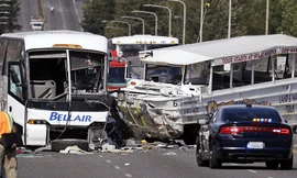 Hiện trường xe buýt chở sinh viên Việt Nam gặp tai nạn ở Mỹ